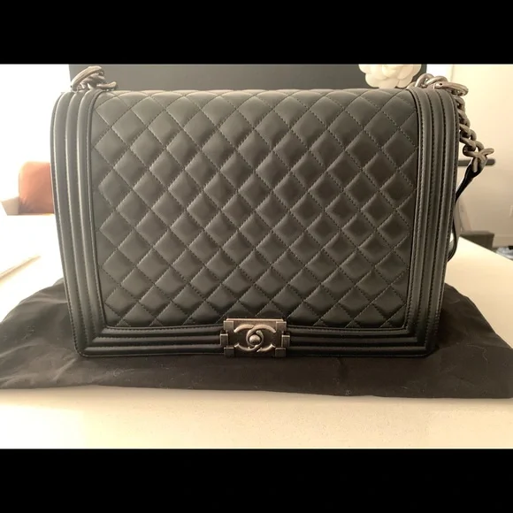 Chanel Large Boy Black Bag - Picture 2 of 15